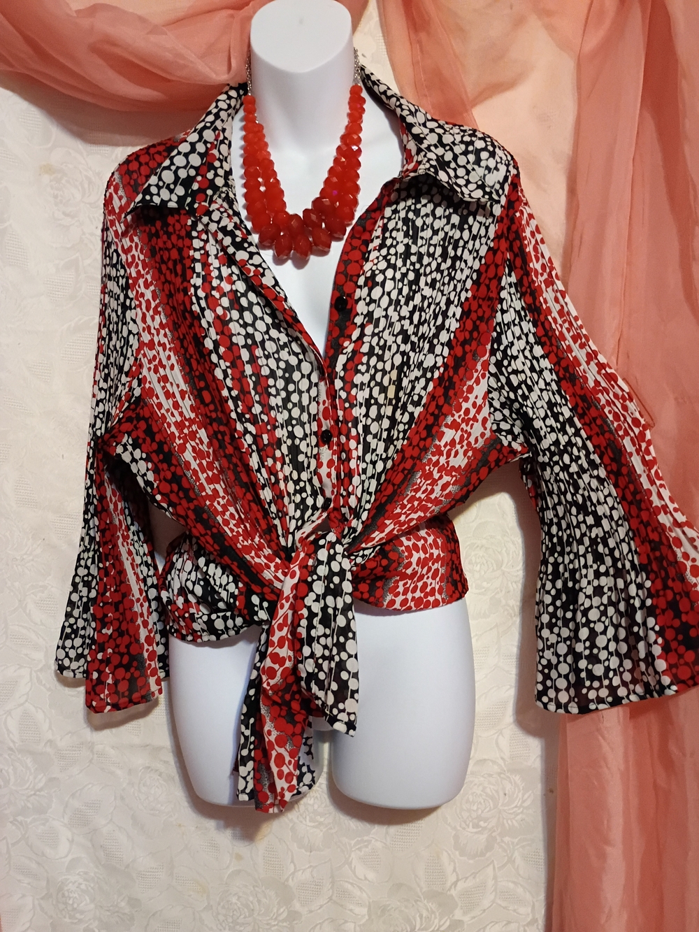 Avenue Ladies Red Black & White Dot Tie-Front Button Down Pleated Shirt Sz 20